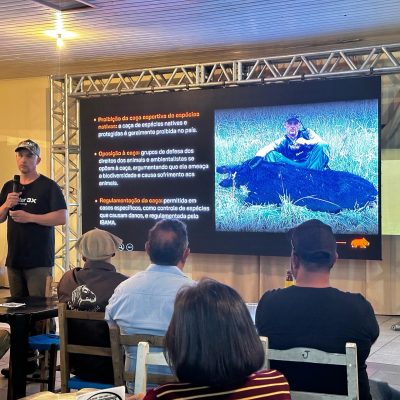 Delano ALgayer Falando sobre seu trabalho durante o Fórum em Jaguari